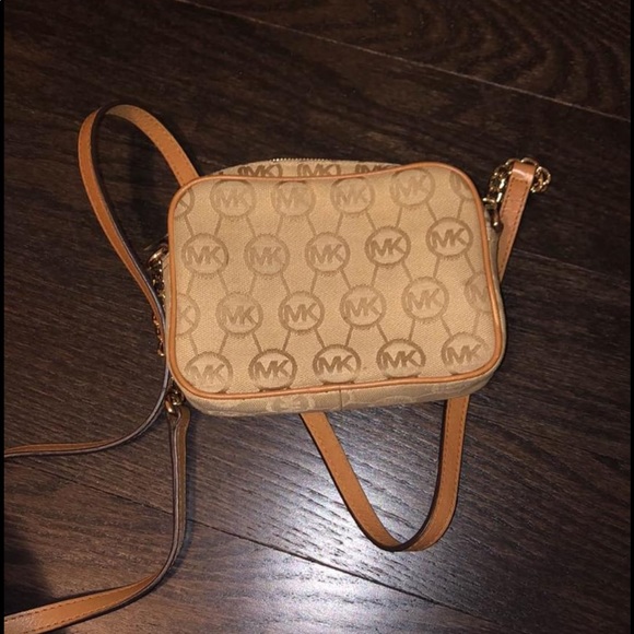 Michael Kors purse - Picture 2 of 3